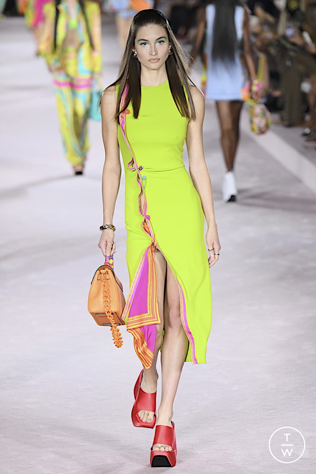 Fashion Week Milan Spring/Summer 2022 look 46 from the Versace collection 女装
