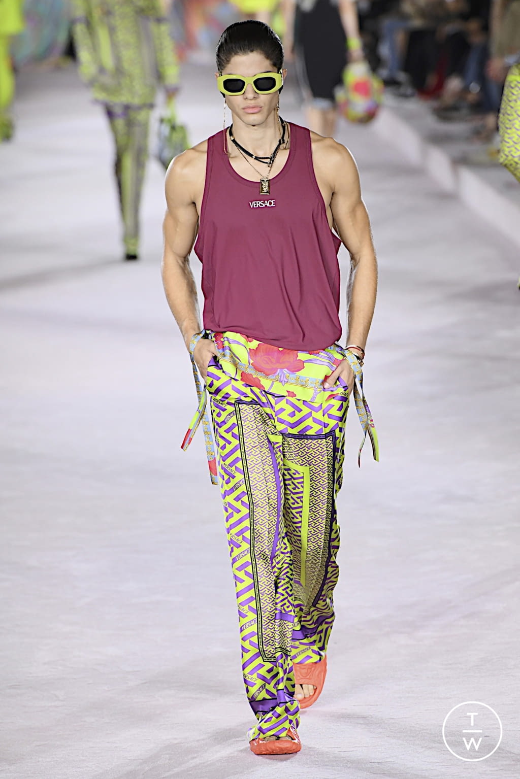 Fashion Week Milan Spring/Summer 2022 look 60 from the Versace collection womenswear