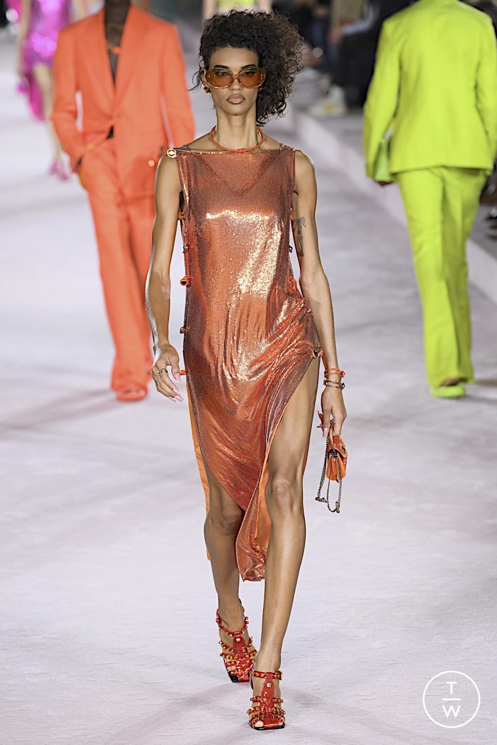 Fashion Week Milan Spring/Summer 2022 look 65 de la collection Versace womenswear