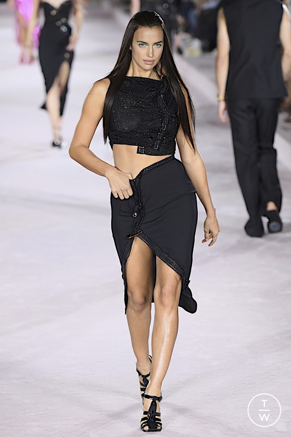 Fashion Week Milan Spring/Summer 2022 look 77 de la collection Versace womenswear