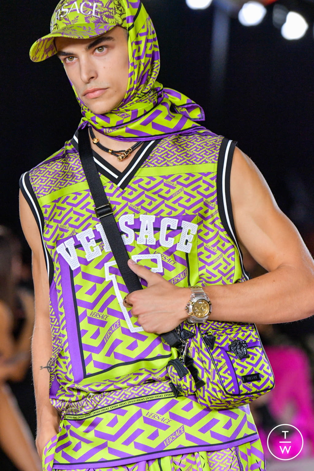 Fashion Week Milan Spring/Summer 2022 look 32 from the Versace collection menswear accessories