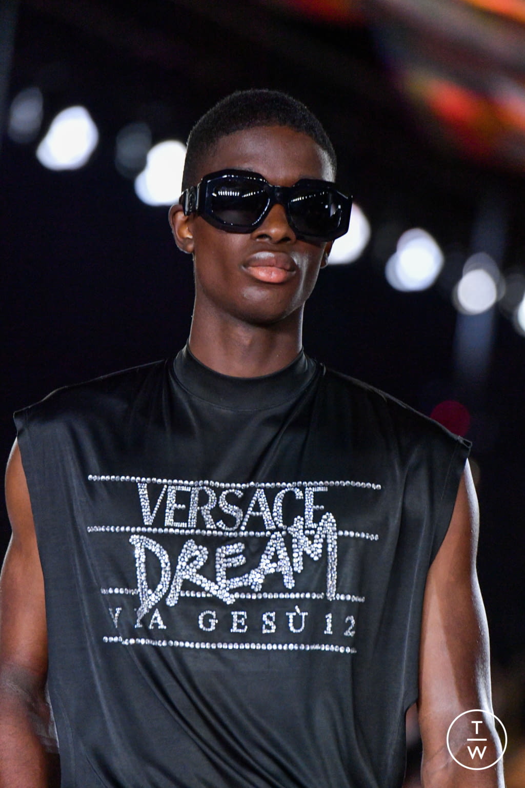 Fashion Week Milan Spring/Summer 2022 look 34 de la collection Versace menswear accessories