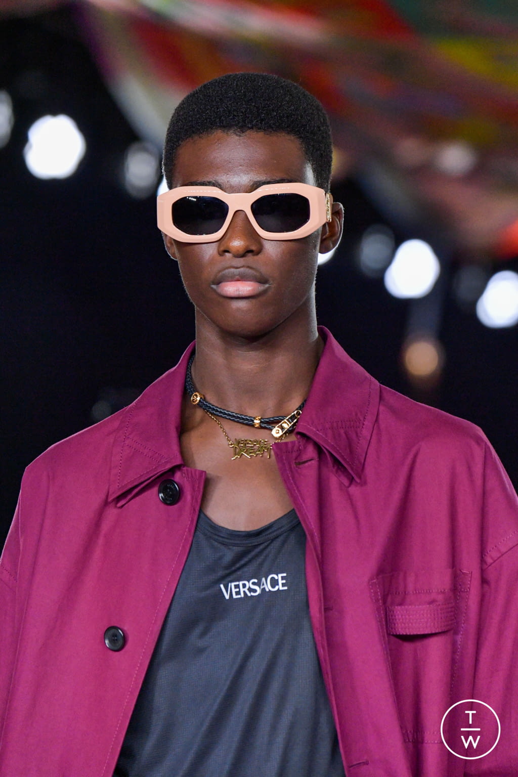 Fashion Week Milan Spring/Summer 2022 look 7 de la collection Versace menswear accessories