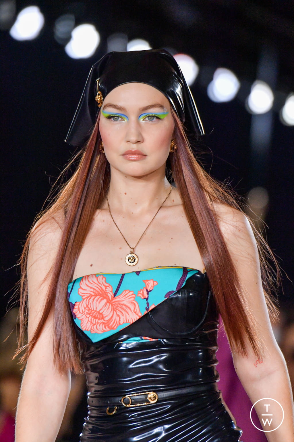 Fashion Week Milan Spring/Summer 2022 look 25 from the Versace collection 女装配饰