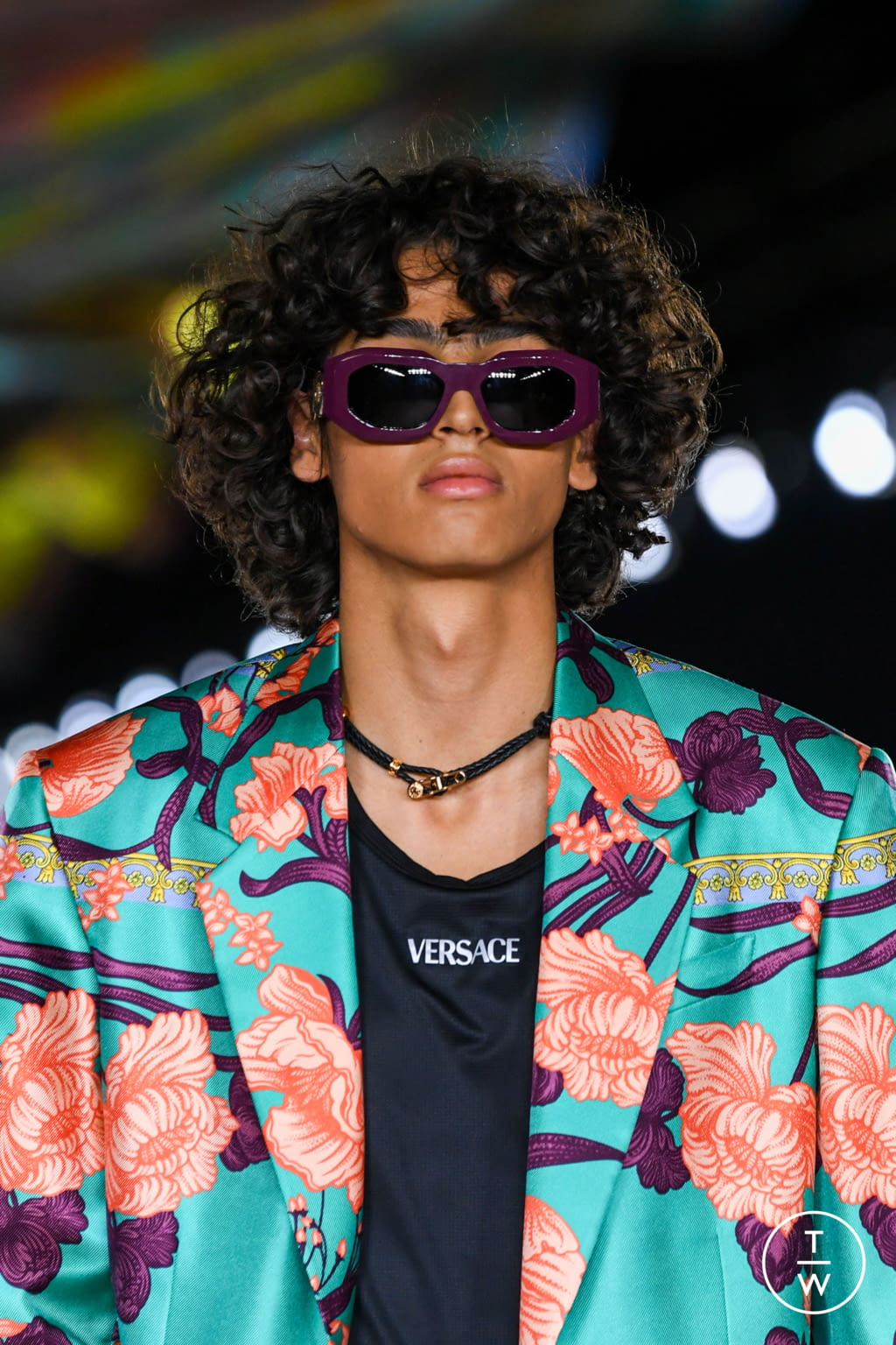 Fashion Week Milan Spring/Summer 2022 look 10 from the Versace collection menswear accessories
