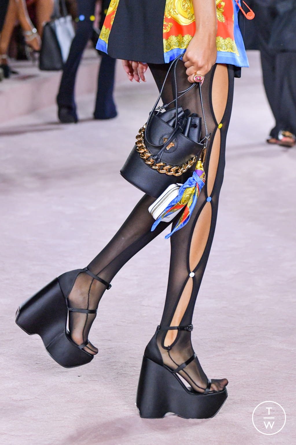 Fashion Week Milan Spring/Summer 2022 look 6 from the Versace collection womenswear accessories