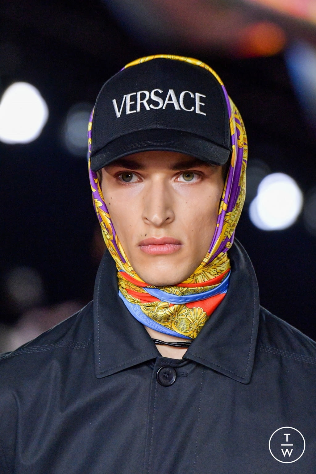 Fashion Week Milan Spring/Summer 2022 look 1 de la collection Versace menswear accessories
