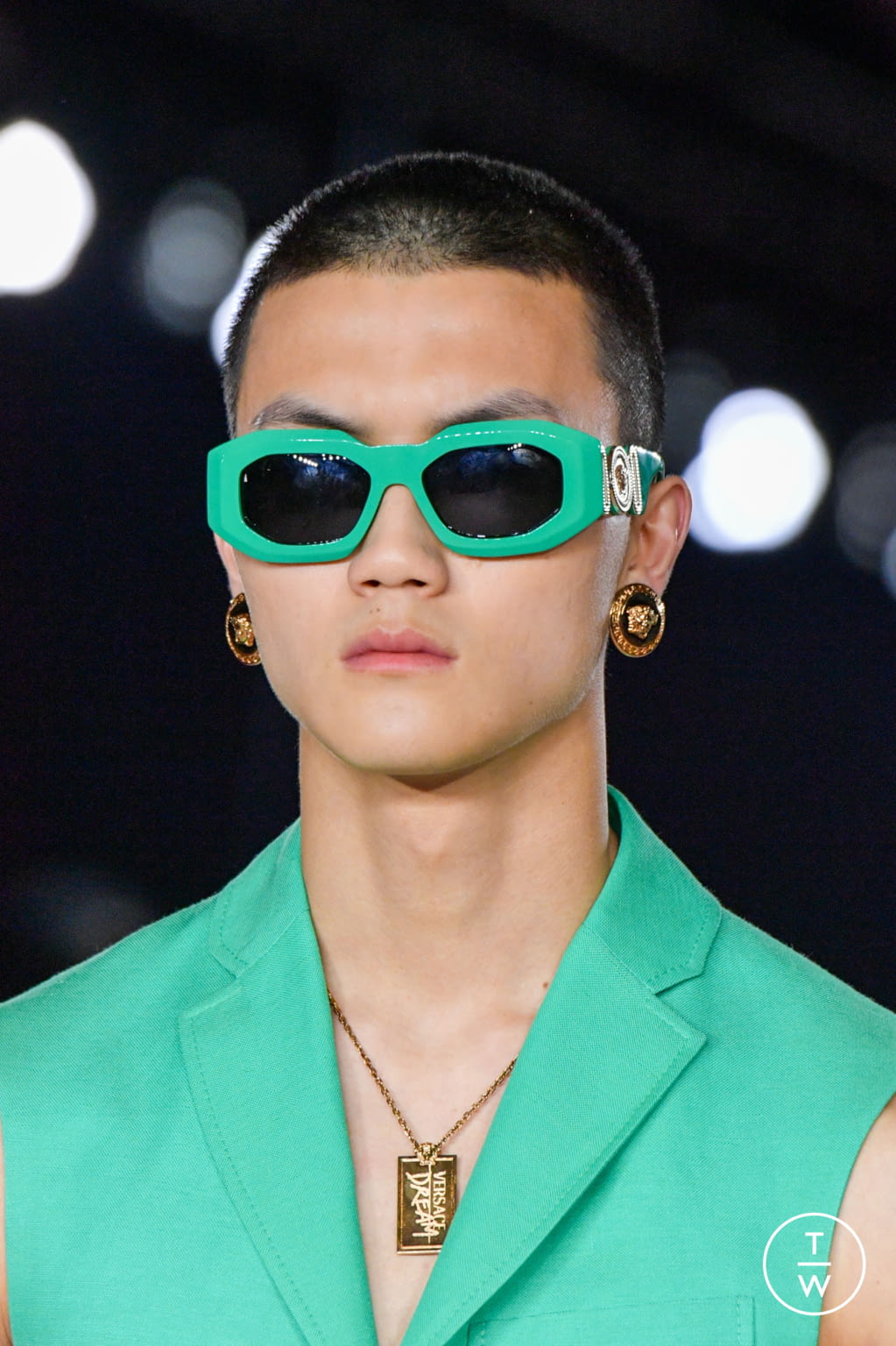 Fashion Week Milan Spring/Summer 2022 look 24 from the Versace collection menswear accessories
