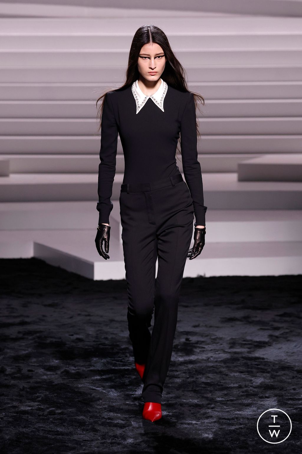 Fashion Week Milan Fall/Winter 2024 look 3 from the Versace collection womenswear