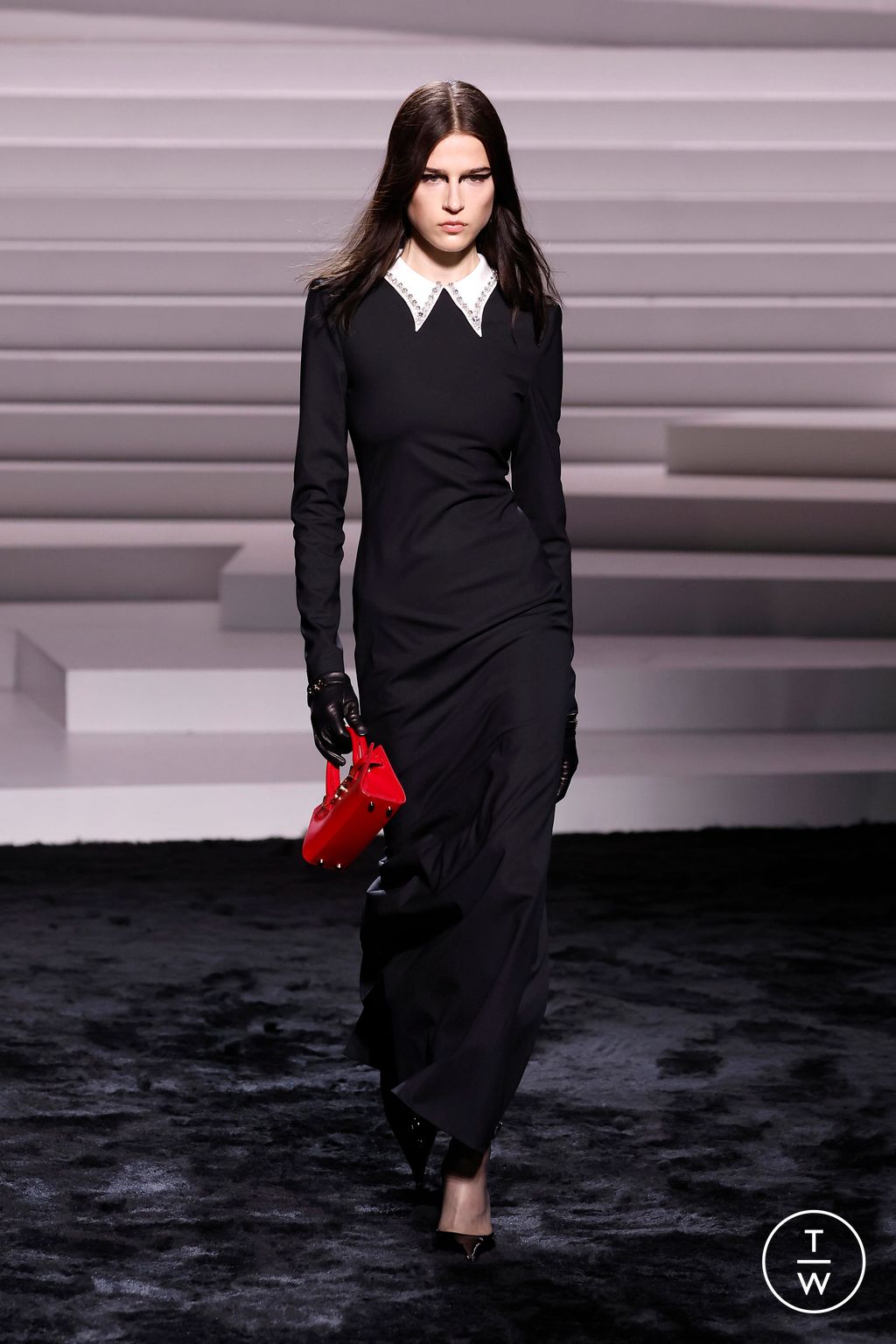 Fashion Week Milan Fall/Winter 2024 look 5 de la collection Versace womenswear