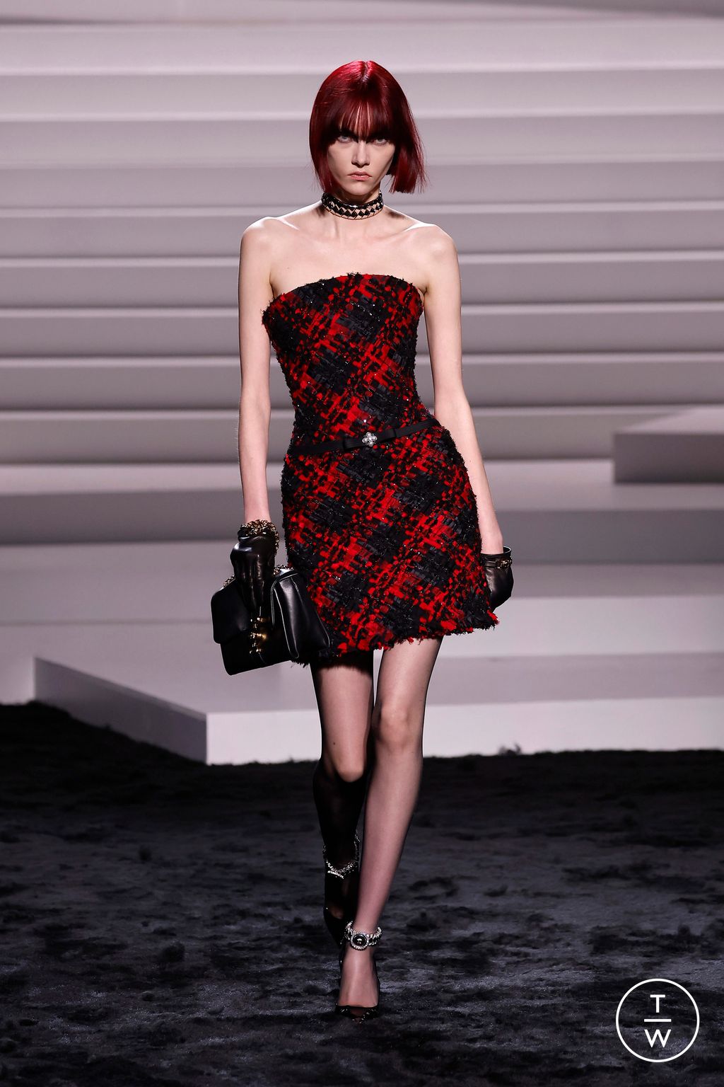 Fashion Week Milan Fall/Winter 2024 look 20 from the Versace collection womenswear