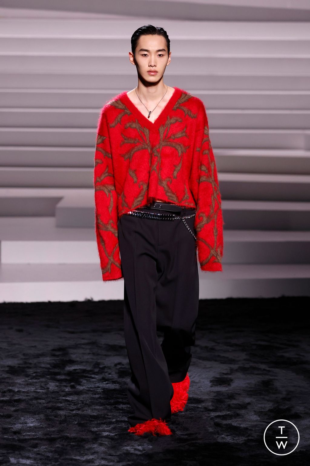Fashion Week Milan Fall/Winter 2024 look 23 from the Versace collection 女装