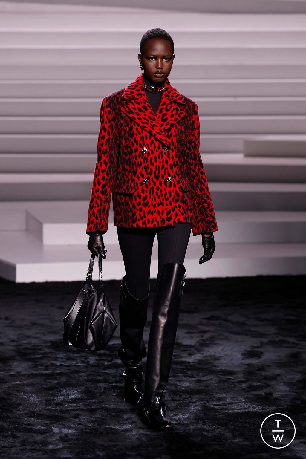 Fashion Week Milan Fall/Winter 2024 look 24 from the Versace collection womenswear