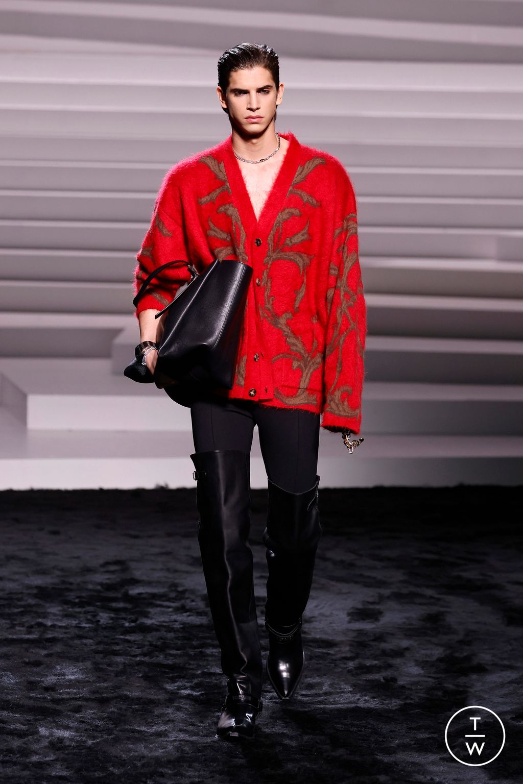 Fashion Week Milan Fall/Winter 2024 look 25 from the Versace collection 女装