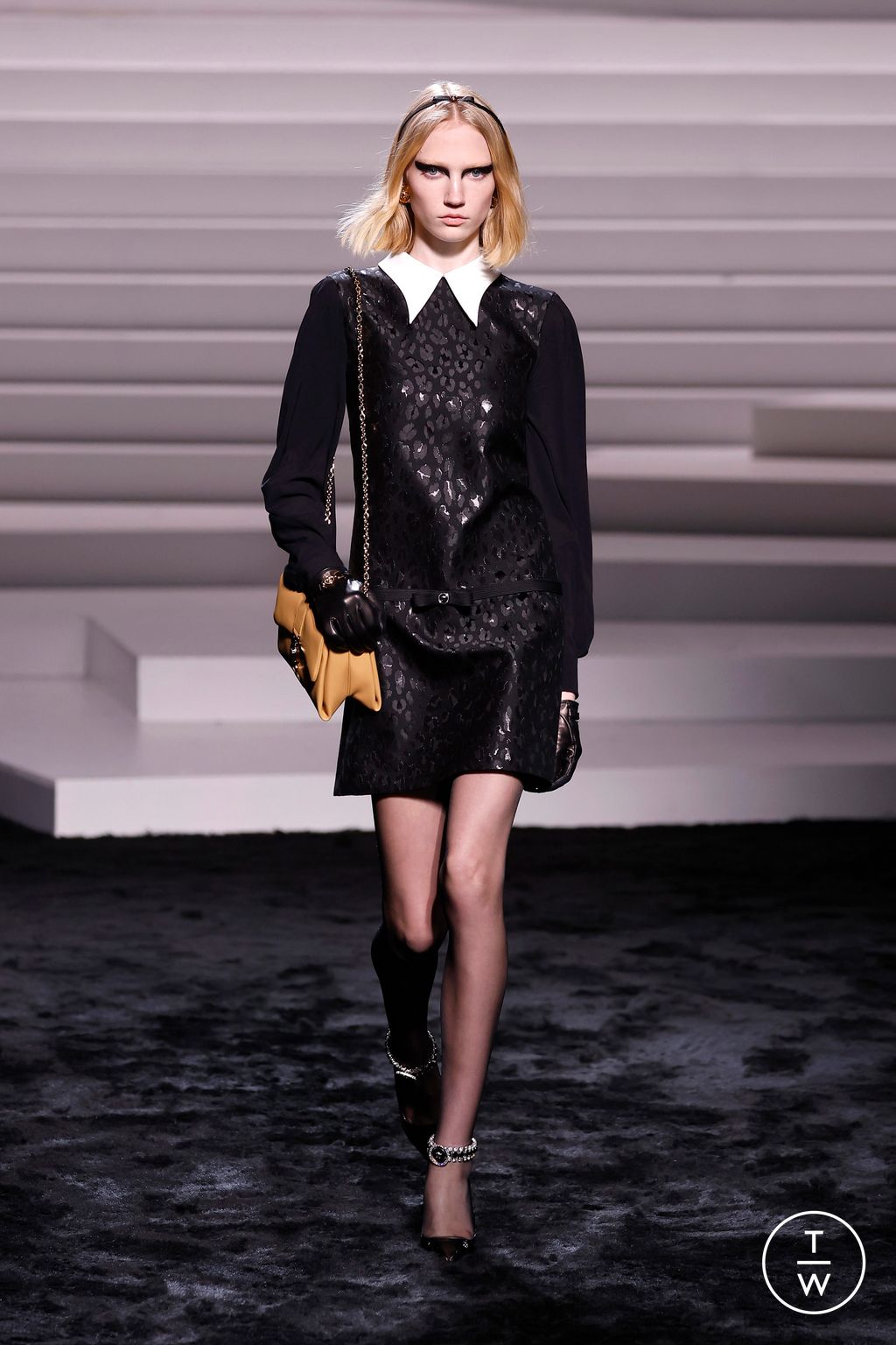 Fashion Week Milan Fall/Winter 2024 look 26 from the Versace collection womenswear
