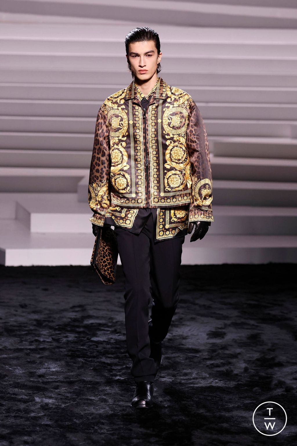 Fashion Week Milan Fall/Winter 2024 look 31 de la collection Versace womenswear
