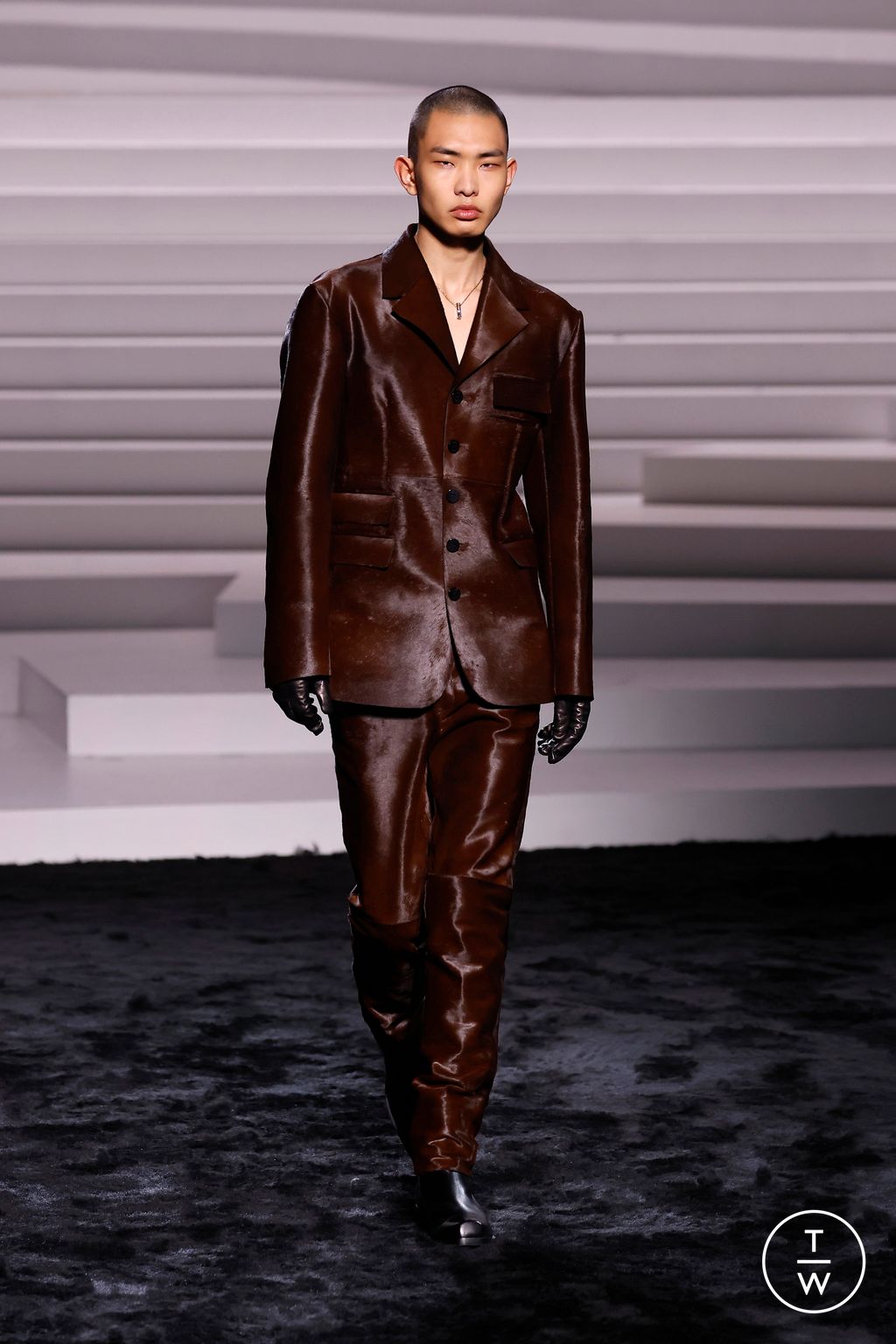 Fashion Week Milan Fall/Winter 2024 look 36 from the Versace collection 女装