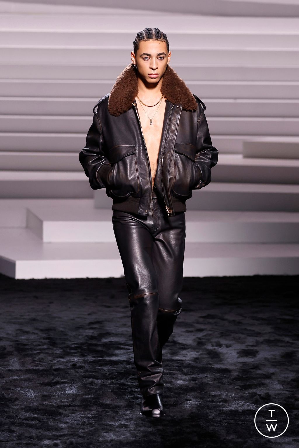 Fashion Week Milan Fall/Winter 2024 look 44 from the Versace collection 女装