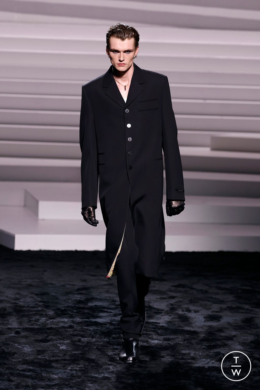 Fashion Week Milan Fall/Winter 2024 look 50 from the Versace collection 女装