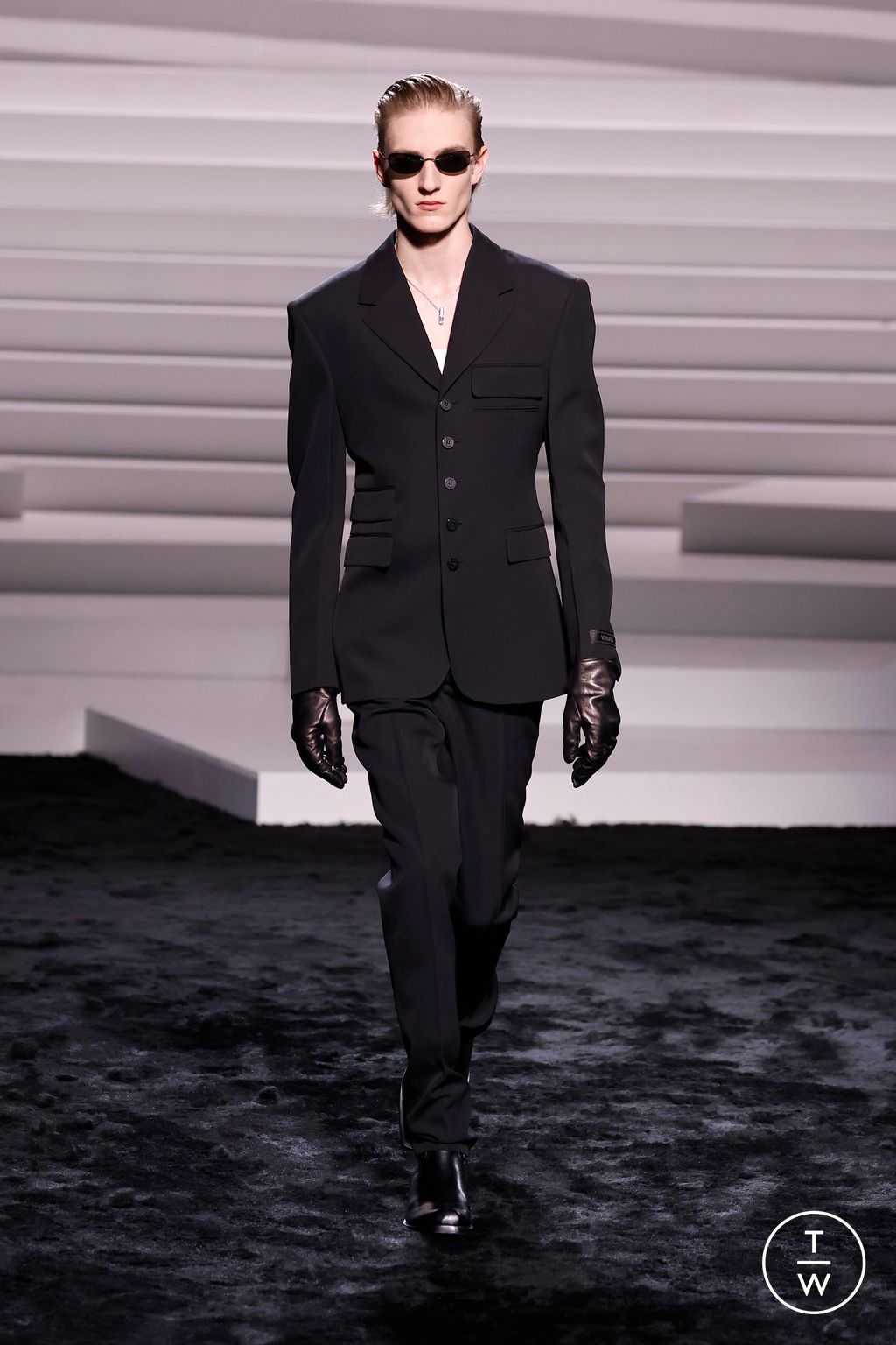 Fashion Week Milan Fall/Winter 2024 look 52 from the Versace collection womenswear