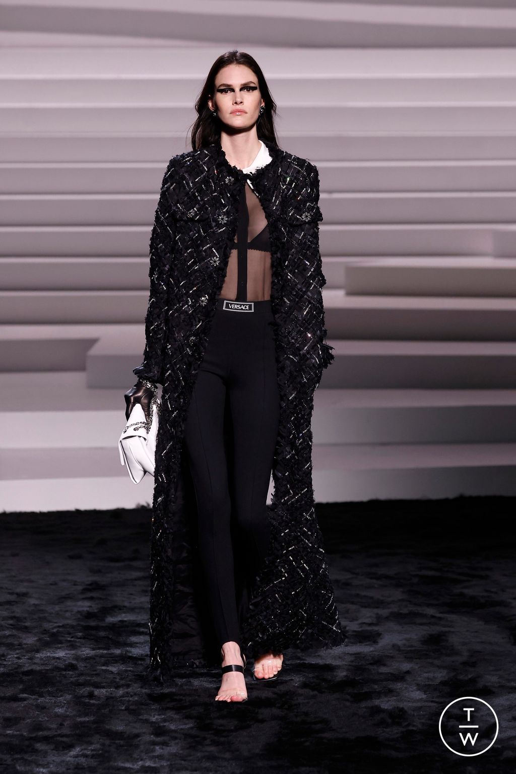 Fashion Week Milan Fall/Winter 2024 look 54 from the Versace collection 女装