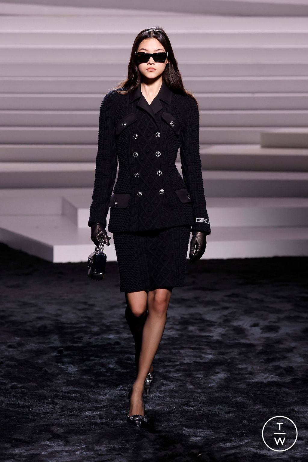 Fashion Week Milan Fall/Winter 2024 look 55 from the Versace collection womenswear