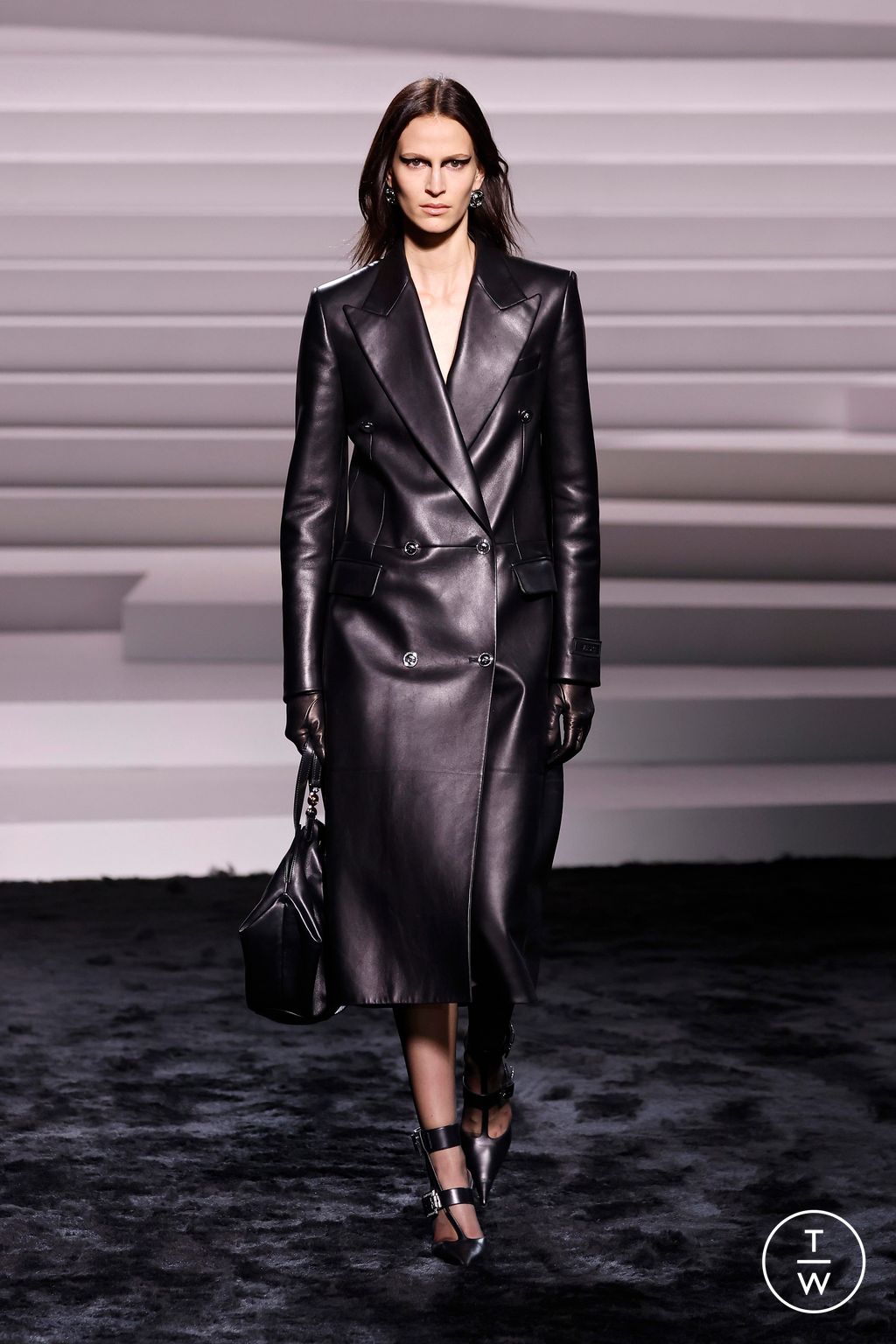 Fashion Week Milan Fall/Winter 2024 look 57 from the Versace collection 女装