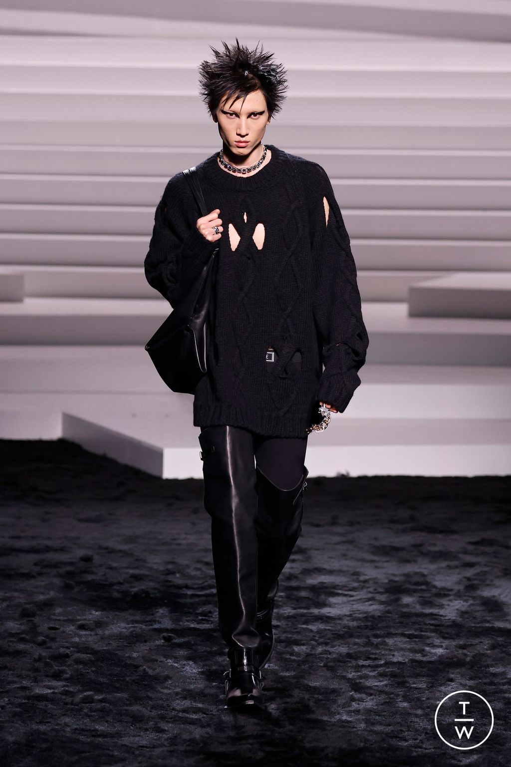 Fashion Week Milan Fall/Winter 2024 look 58 from the Versace collection 女装
