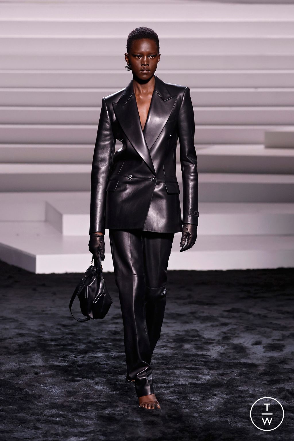 Fashion Week Milan Fall/Winter 2024 look 59 from the Versace collection womenswear