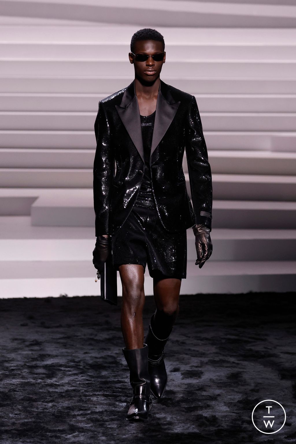 Fashion Week Milan Fall/Winter 2024 look 77 from the Versace collection womenswear