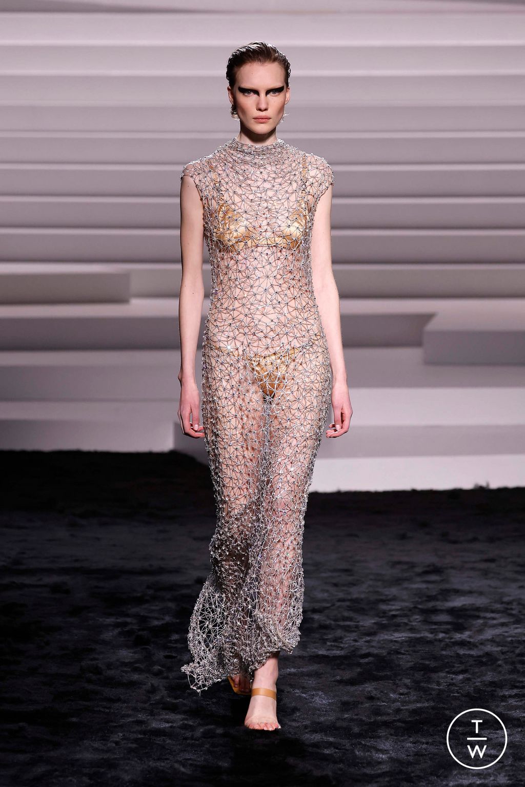 Fashion Week Milan Fall/Winter 2024 look 80 de la collection Versace womenswear