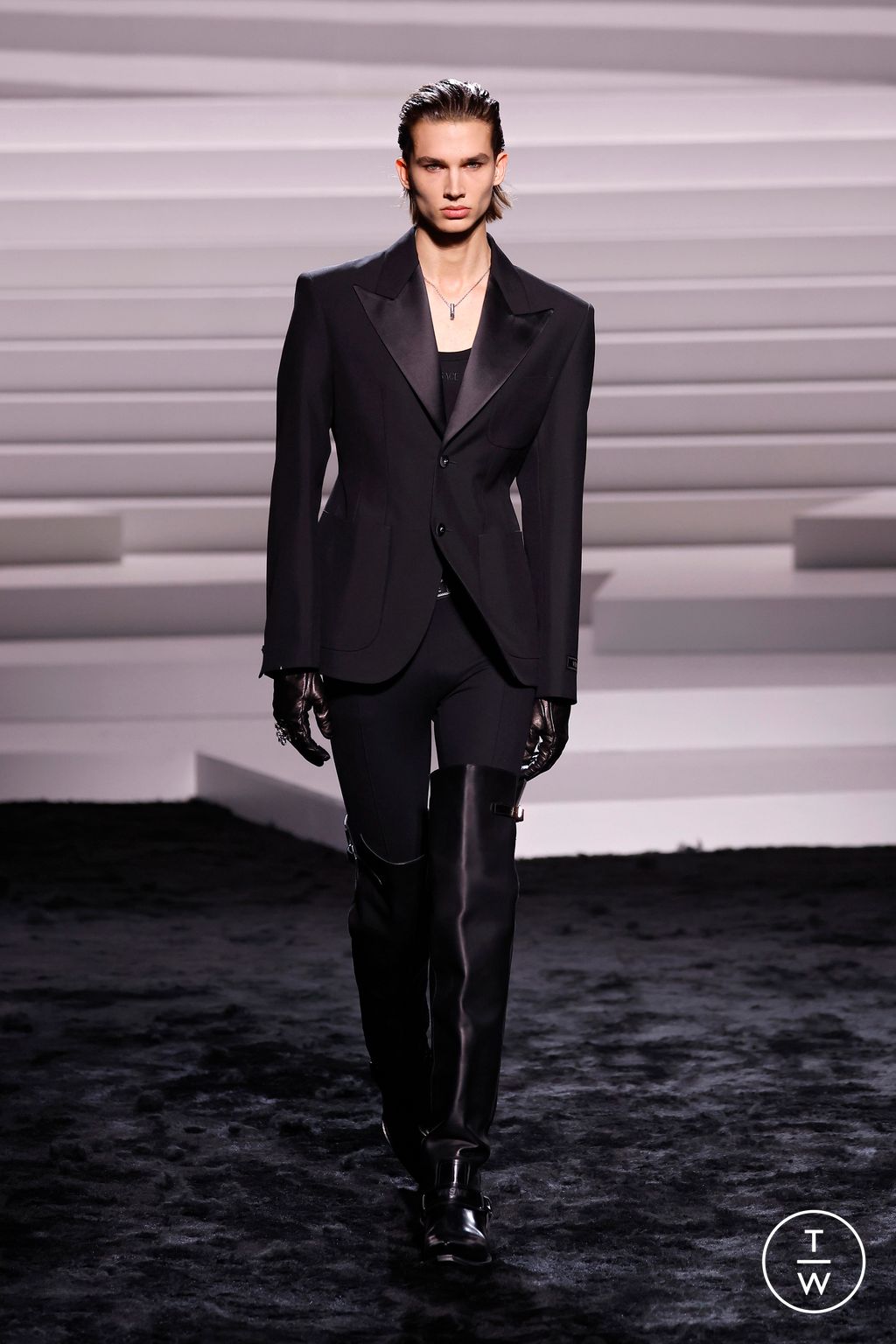 Fashion Week Milan Fall/Winter 2024 look 81 from the Versace collection 女装