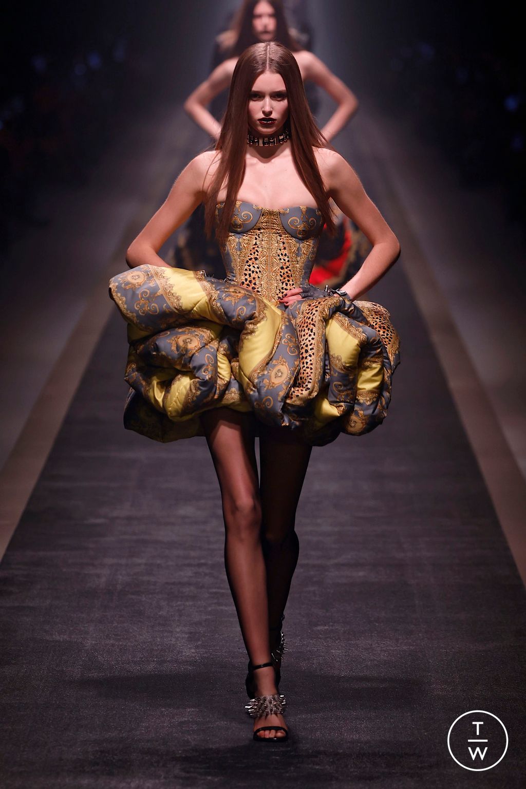 Fashion Week Milan Fall/Winter 2025 look 2 from the Versace collection womenswear