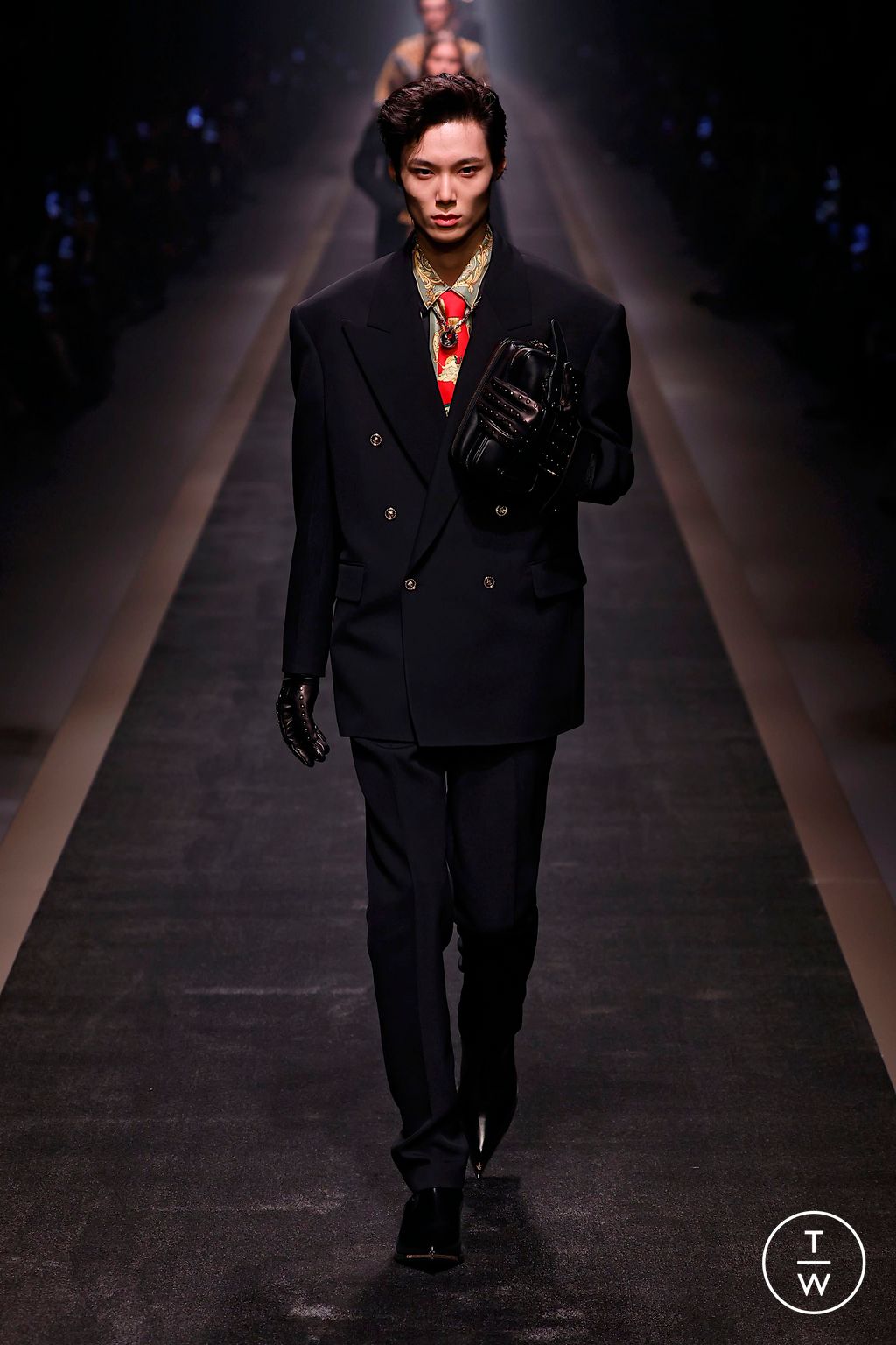 Fashion Week Milan Fall/Winter 2025 look 11 from the Versace collection womenswear