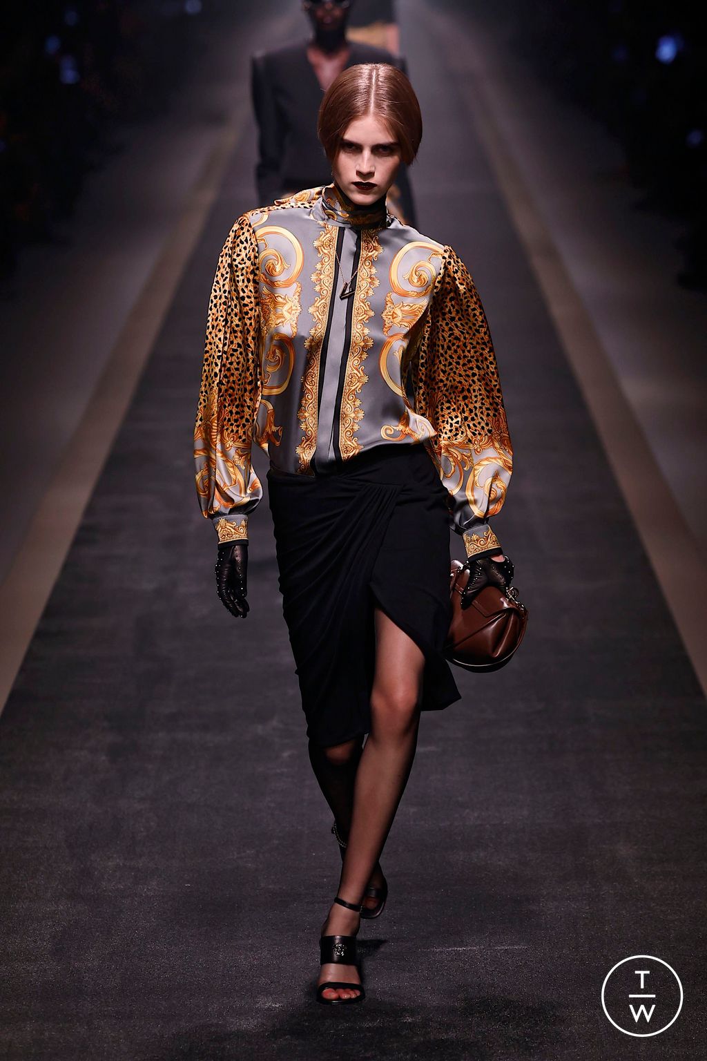 Fashion Week Milan Fall/Winter 2025 look 14 from the Versace collection womenswear