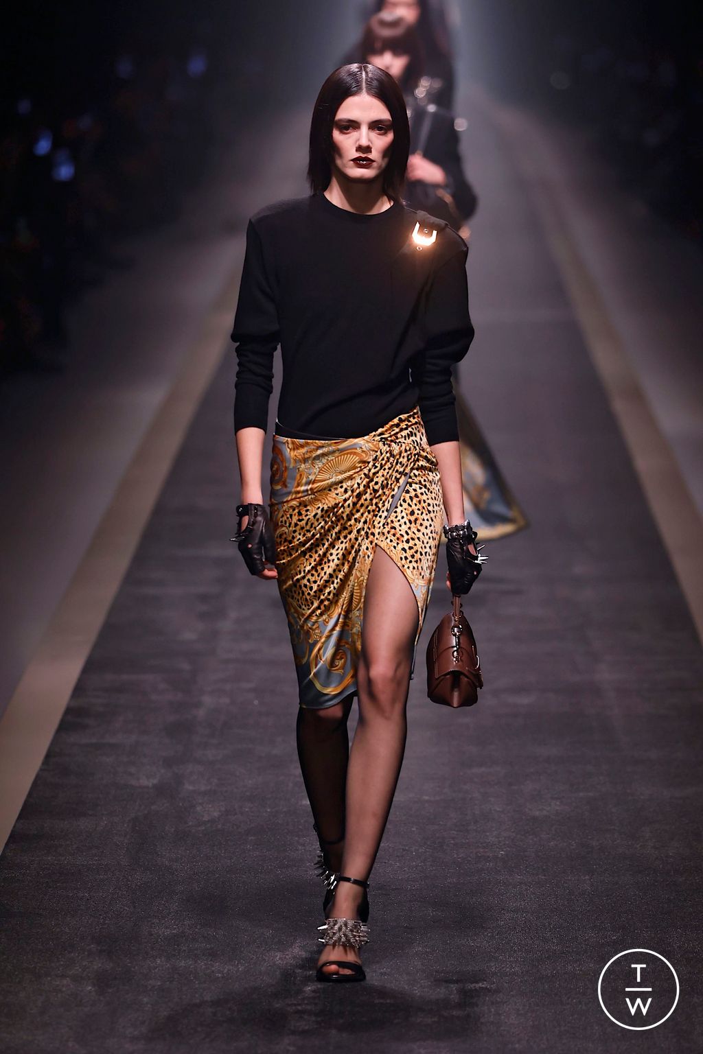 Fashion Week Milan Fall/Winter 2025 look 16 from the Versace collection womenswear