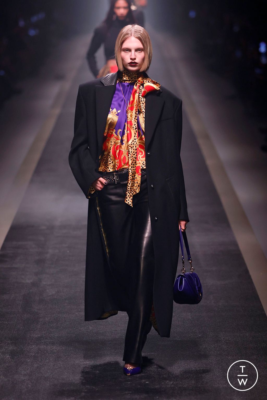 Fashion Week Milan Fall/Winter 2025 look 34 from the Versace collection womenswear