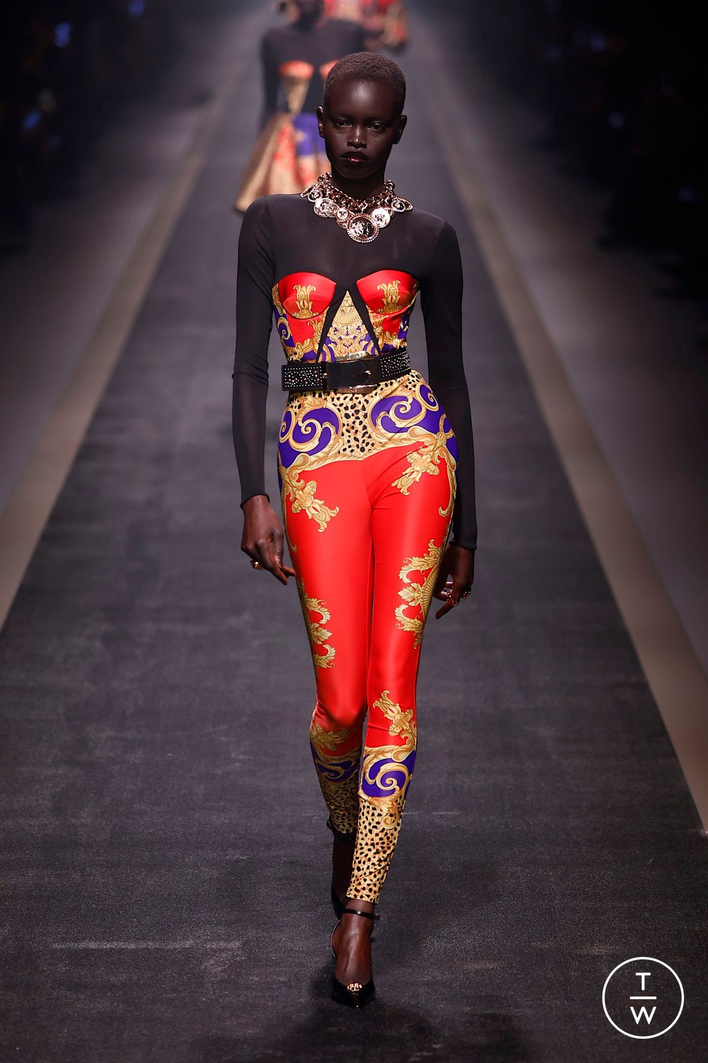 Fashion Week Milan Fall/Winter 2025 look 36 from the Versace collection womenswear