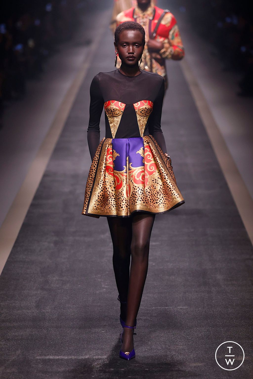 Fashion Week Milan Fall/Winter 2025 look 37 from the Versace collection womenswear