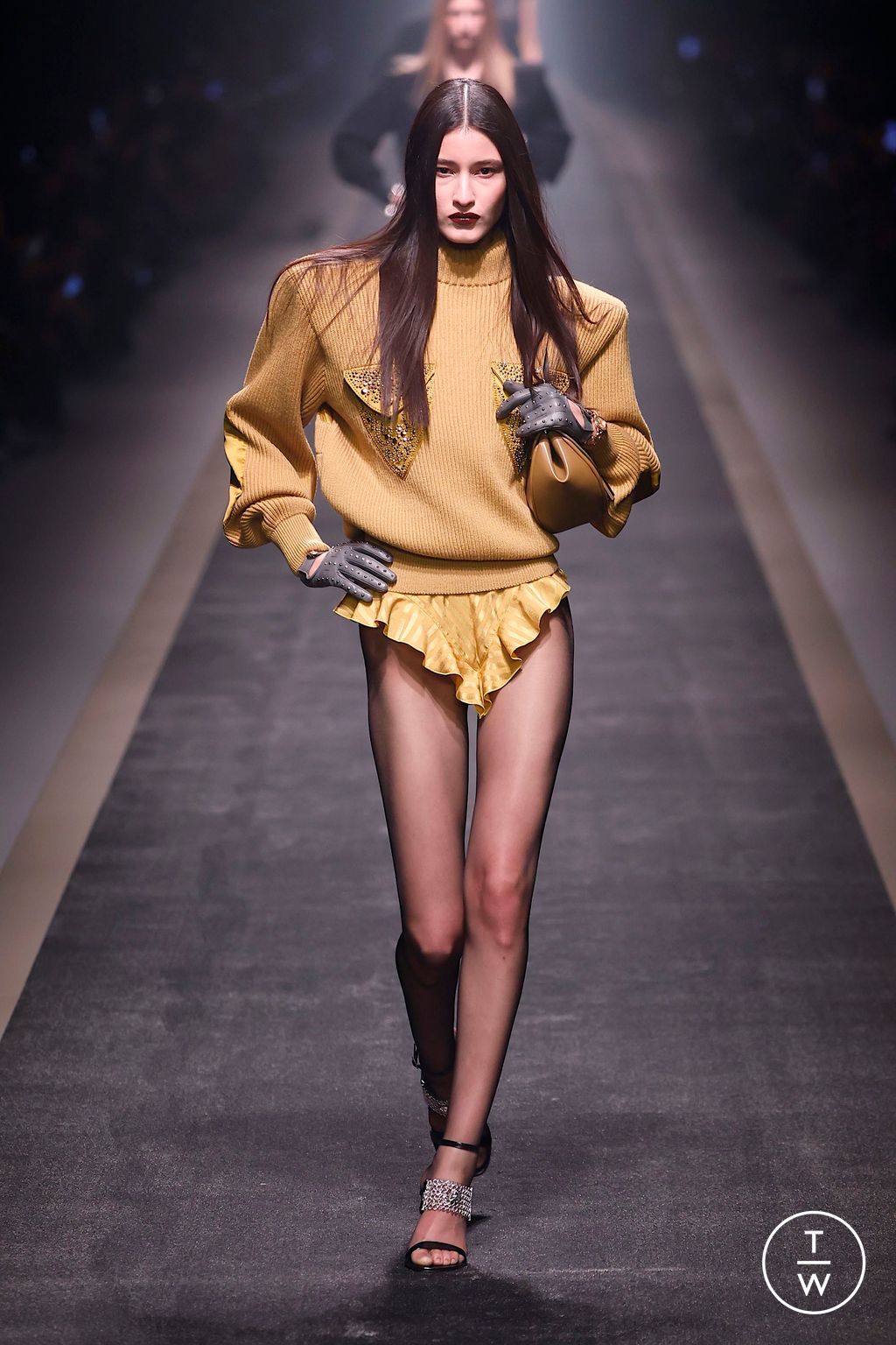 Fashion Week Milan Fall/Winter 2025 look 41 from the Versace collection womenswear