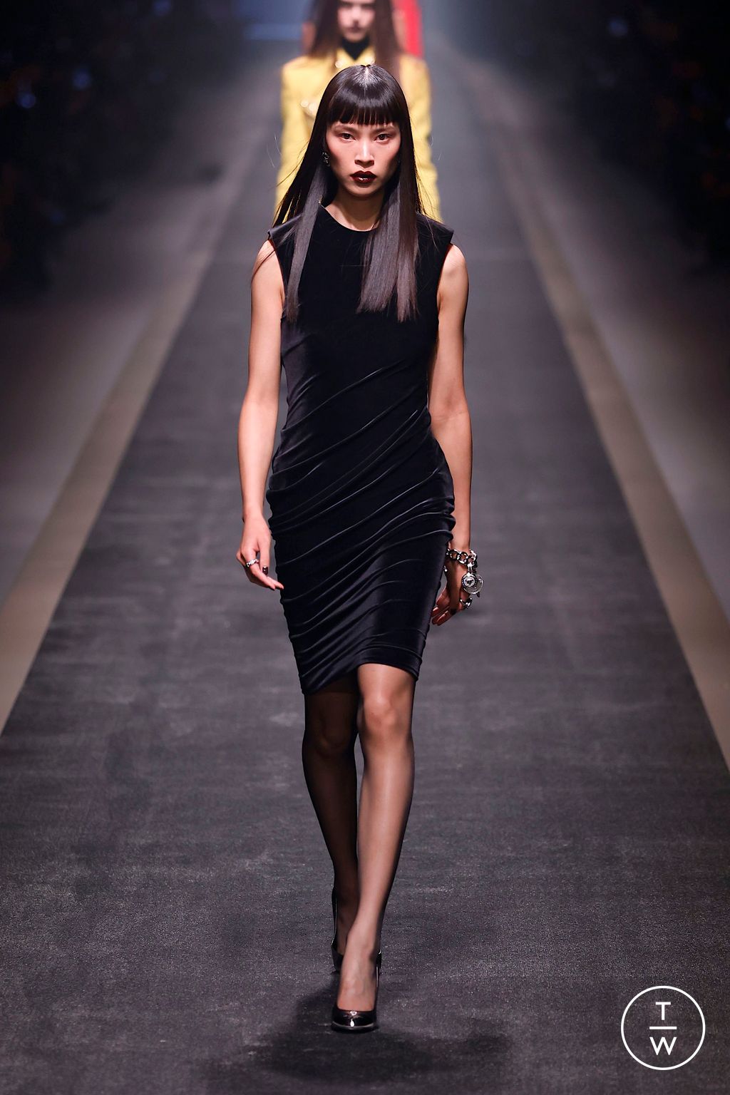 Fashion Week Milan Fall/Winter 2025 look 44 from the Versace collection womenswear