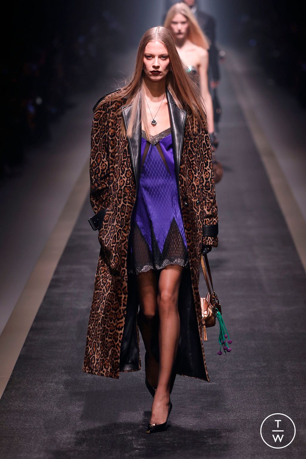 Fashion Week Milan Fall/Winter 2025 look 50 from the Versace collection womenswear