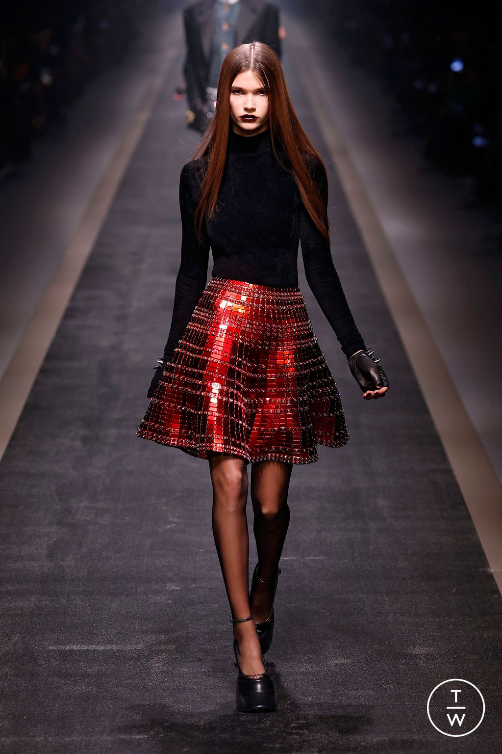 Fashion Week Milan Fall/Winter 2025 look 53 from the Versace collection womenswear