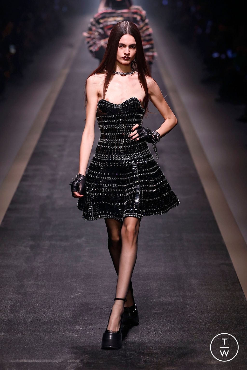 Fashion Week Milan Fall/Winter 2025 look 55 from the Versace collection womenswear