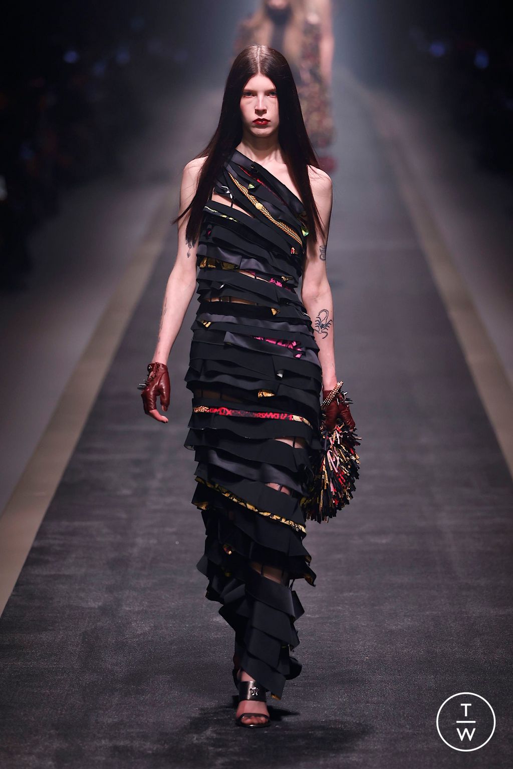 Fashion Week Milan Fall/Winter 2025 look 57 from the Versace collection womenswear