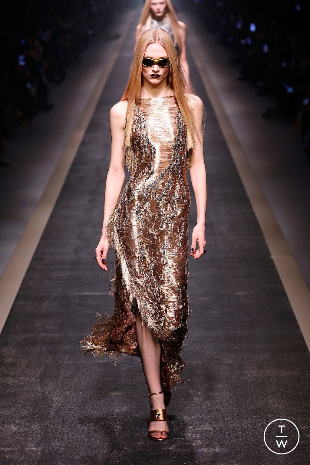 Fashion Week Milan Fall/Winter 2025 look 59 from the Versace collection womenswear