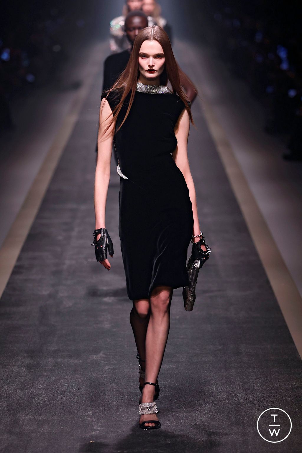 Fashion Week Milan Fall/Winter 2025 look 61 from the Versace collection womenswear