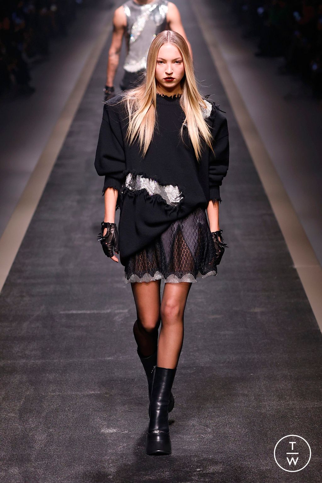 Fashion Week Milan Fall/Winter 2025 look 64 from the Versace collection womenswear