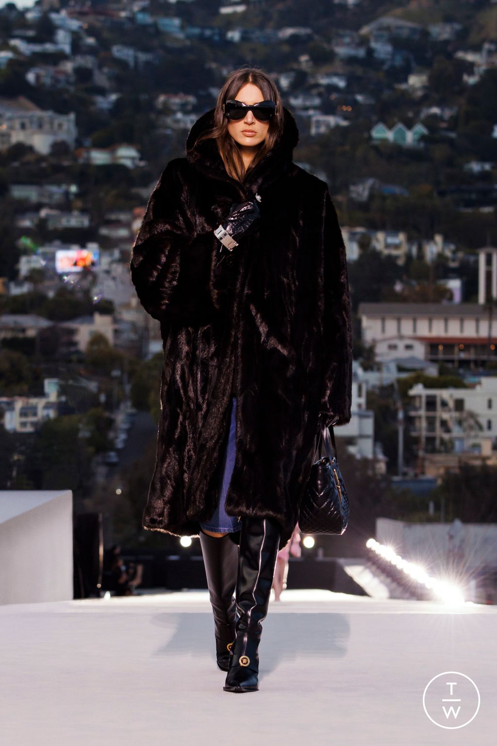 Fashion Week Milan Fall/Winter 2023 look 11 from the Versace collection womenswear