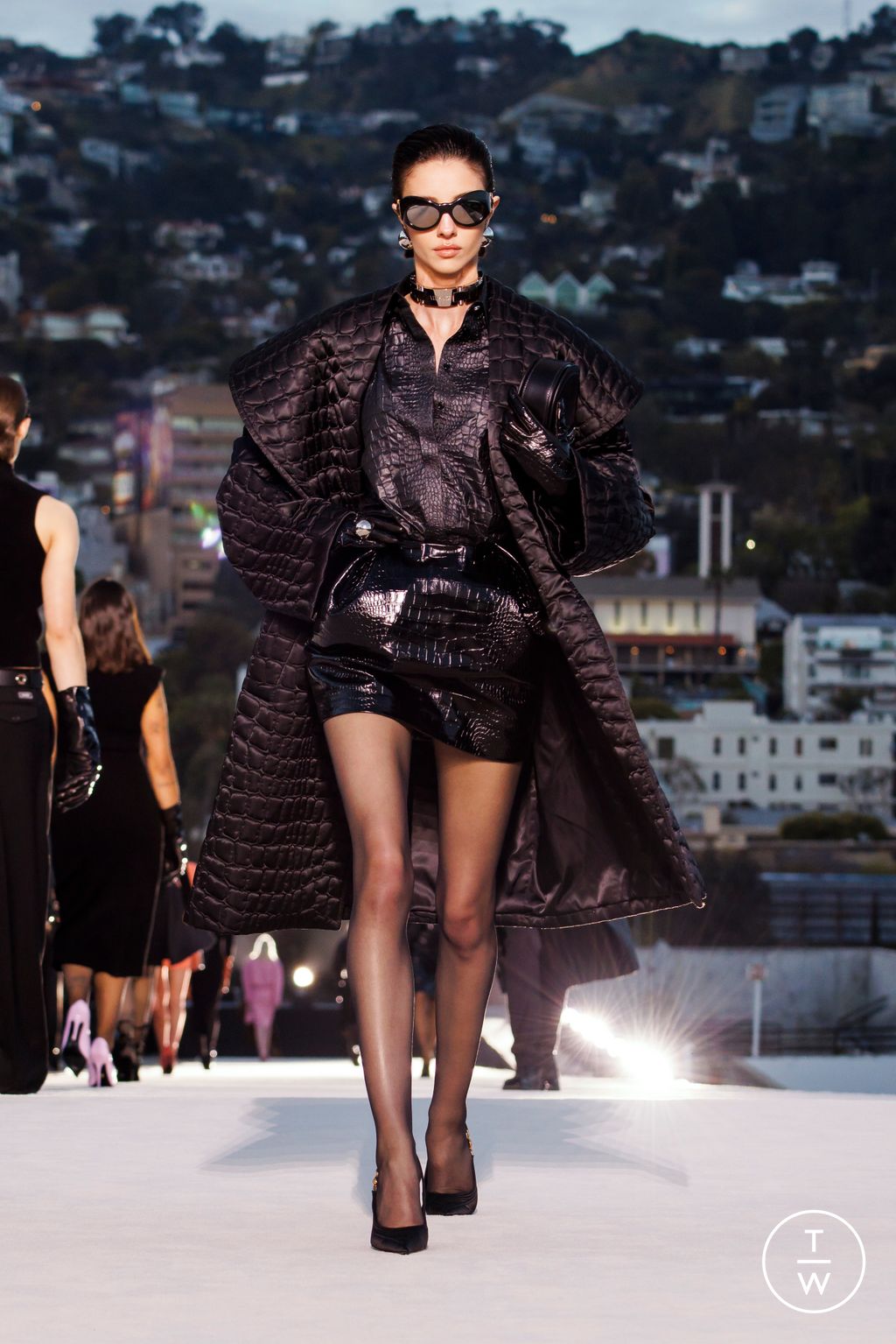 Fashion Week Milan Fall/Winter 2023 look 37 from the Versace collection womenswear